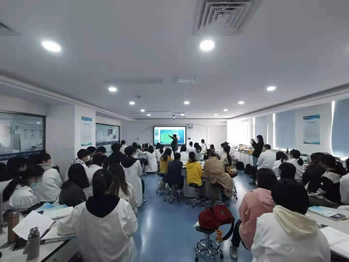 校企合作——启沃环境科技受邀登上上海健康医学院校外课堂，并达成长期合作交流意向。